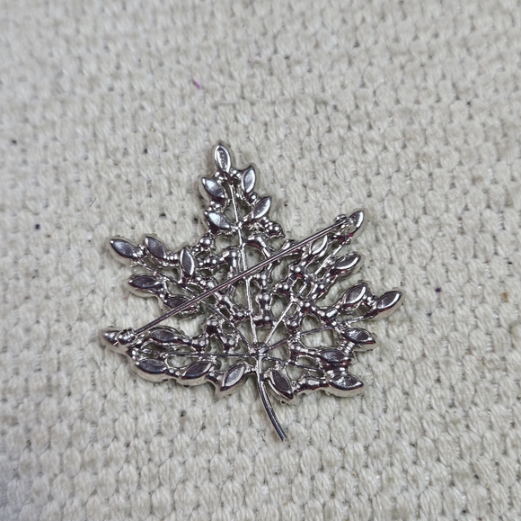 Vintage B. Davis brooch - Picture 2 of 3